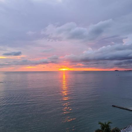 Апартаменти The Arena Tanjung Tuan Порт-Діксон Екстер'єр фото