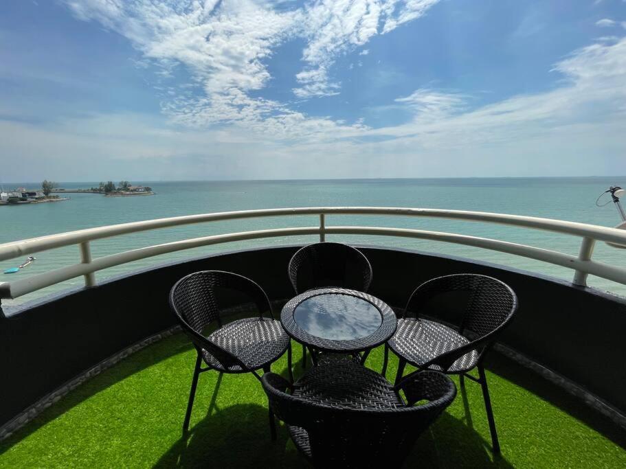 Апартаменти The Arena Tanjung Tuan Порт-Діксон Екстер'єр фото